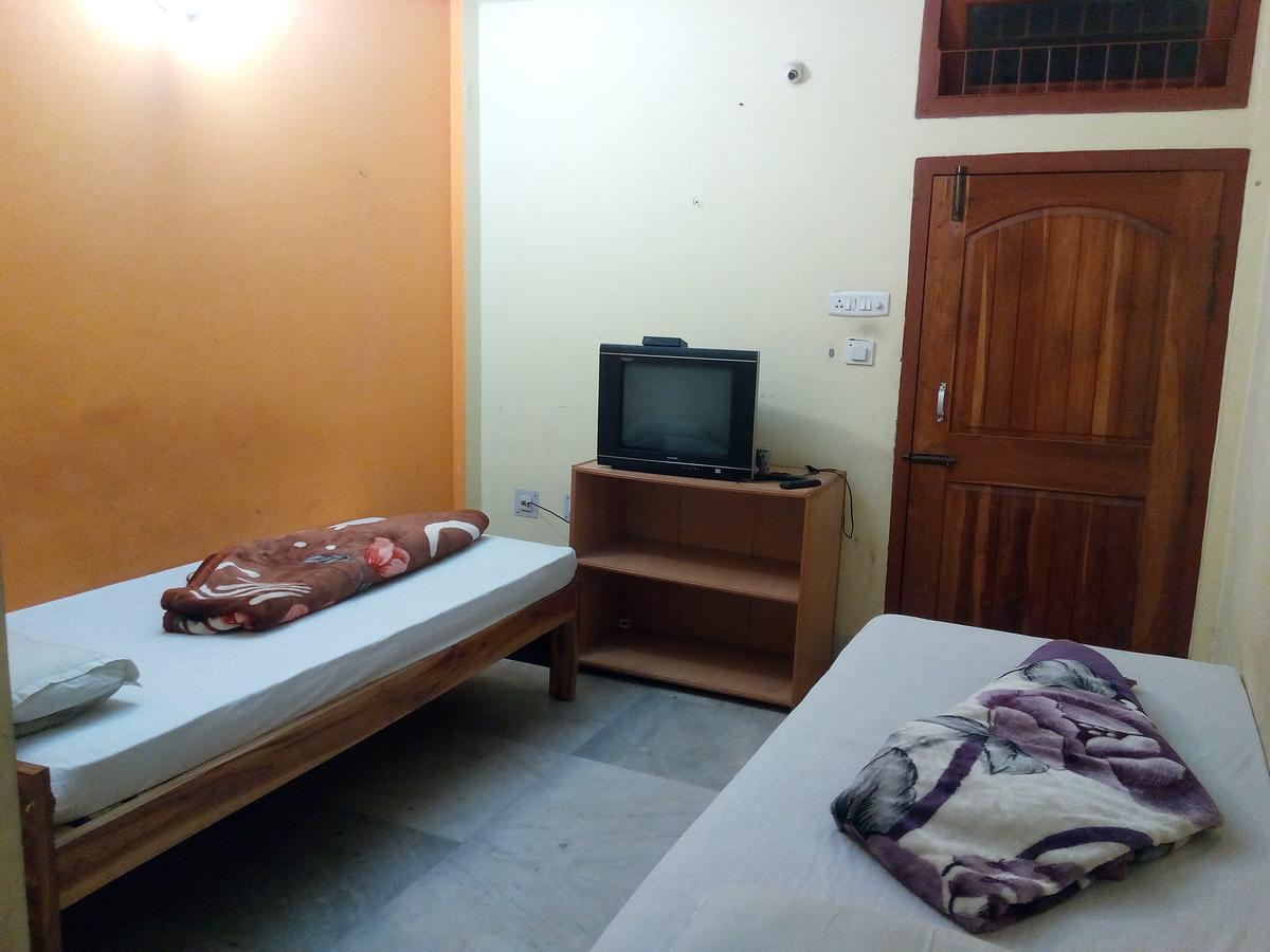 Dispur Lodge Guwahati Buitenkant foto