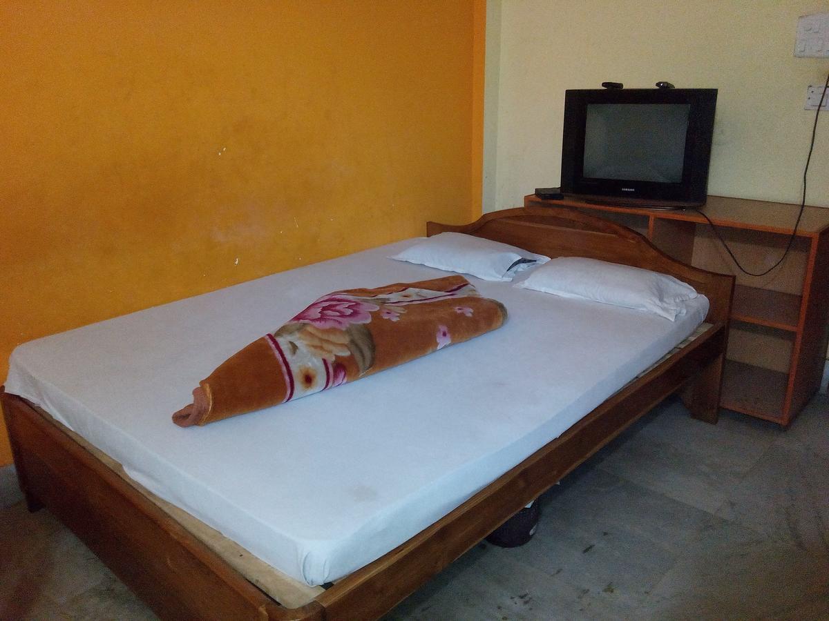 Dispur Lodge Guwahati Buitenkant foto