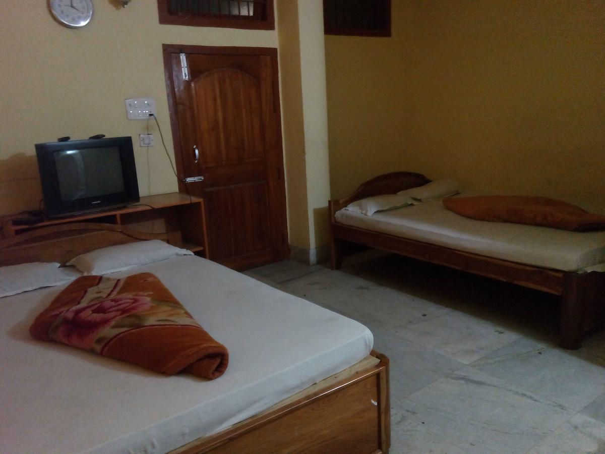 Dispur Lodge Guwahati Buitenkant foto