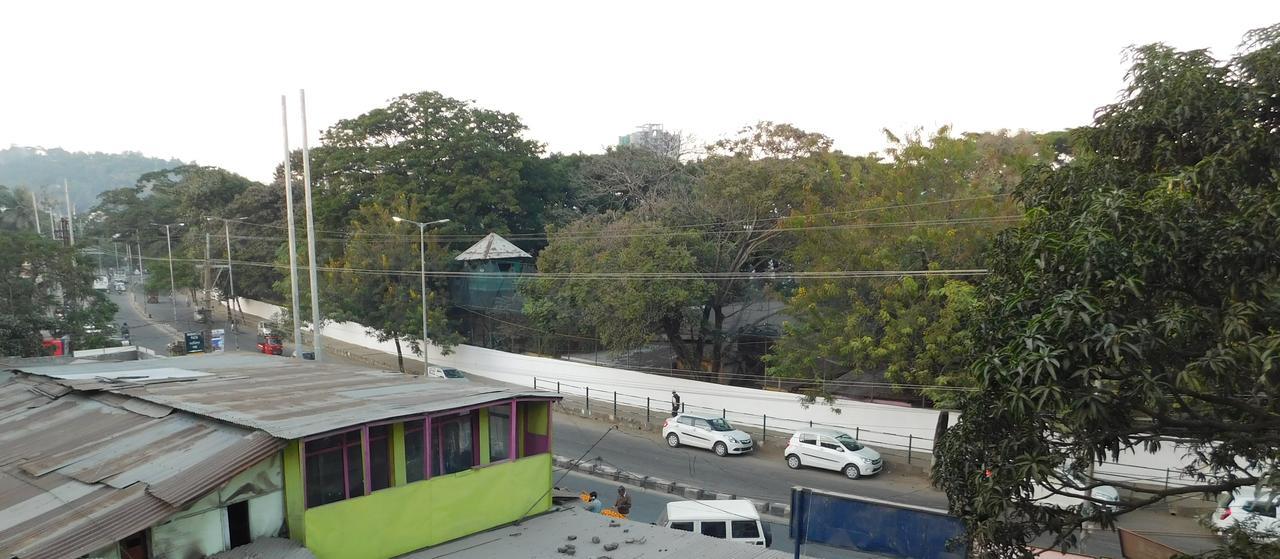 Dispur Lodge Guwahati Buitenkant foto