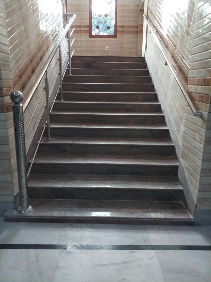 Dispur Lodge Guwahati Buitenkant foto