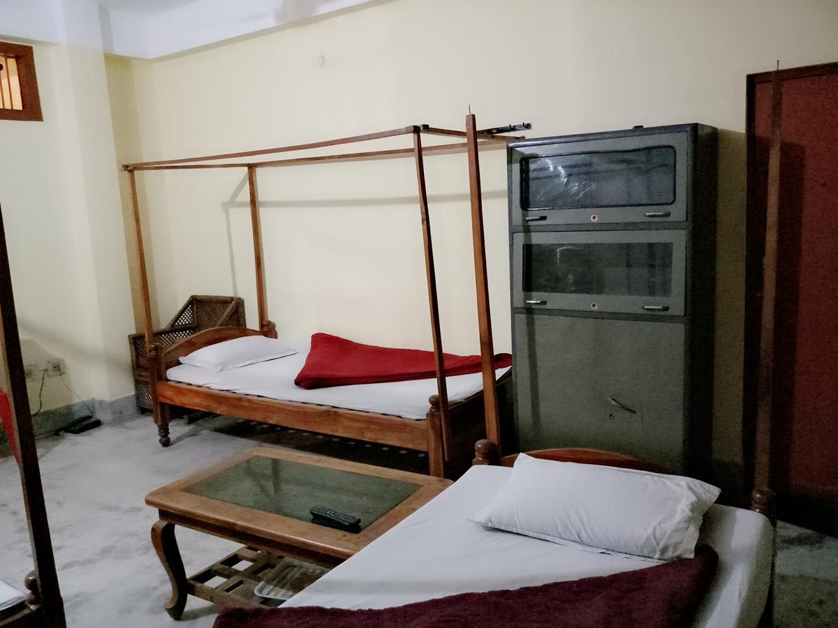 Dispur Lodge Guwahati Buitenkant foto